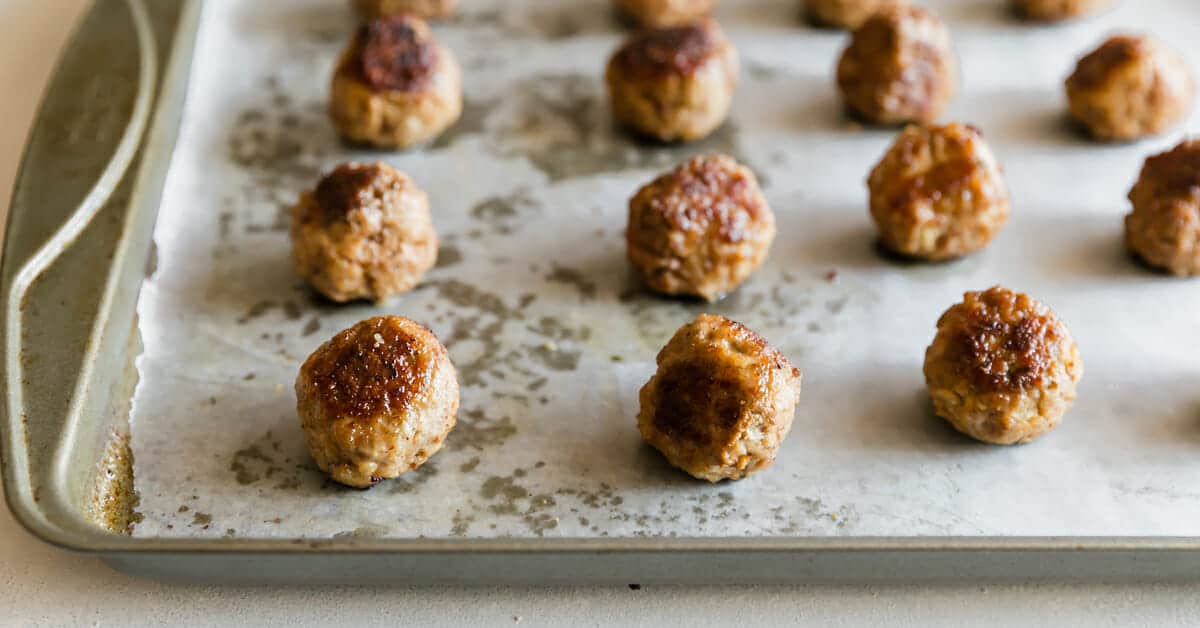 Perfect Baked Meatballs: Crispy, Juicy, & Simple Ingredients